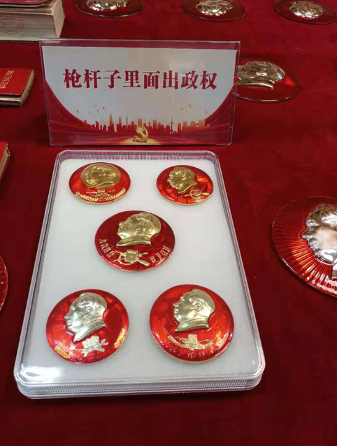 行走初心之路征集红色印记万余红色藏品传承两代人的红色心愿
