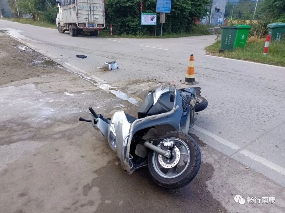 摩托车不允许载12岁以下的未成年人 的确会给市民带来不便 但是每一