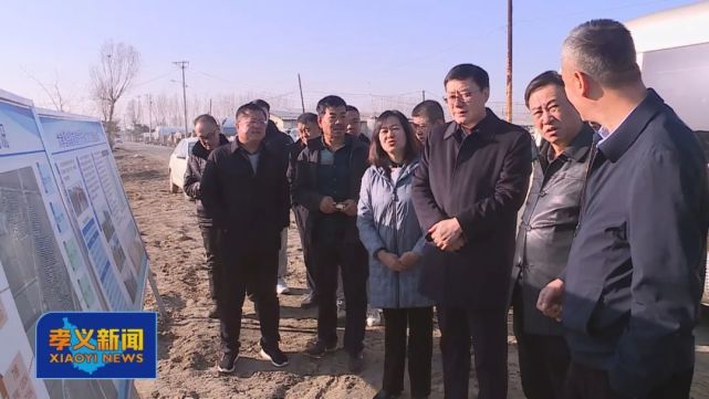 市委常委,常务副市长李晓春介绍我市工作情况.