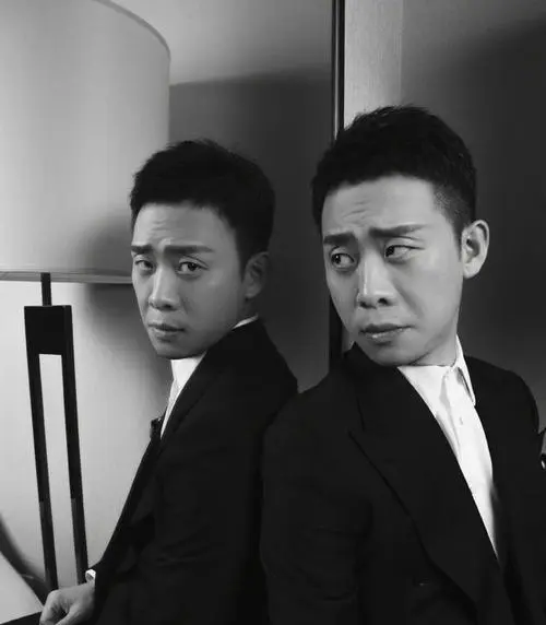 相比较张译,王宝强在演技路上的死磕,陈思诚就显得"百变"多了.