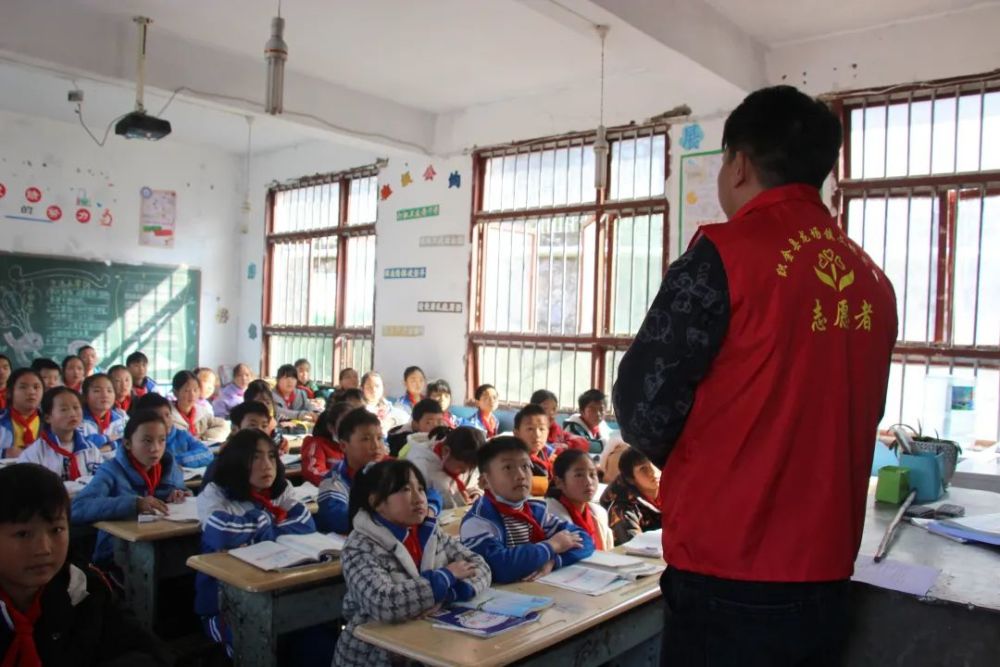 织金县龙场镇小学开展国防教育主题活动