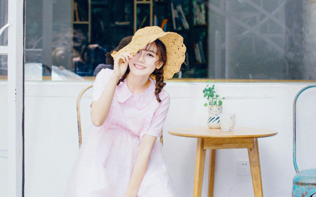 【以下精彩内容,前往下方书源阅读全文】阳光有些刺眼木桑稚皱了皱眉