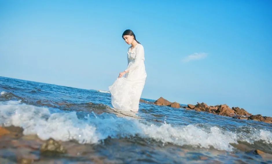 海边女孩唯美白裙浪漫治愈系