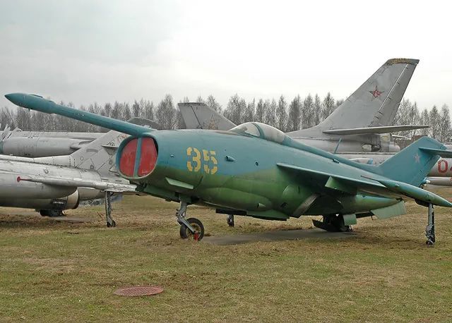 苏联第一款垂直起降战机雅克36技术演示机