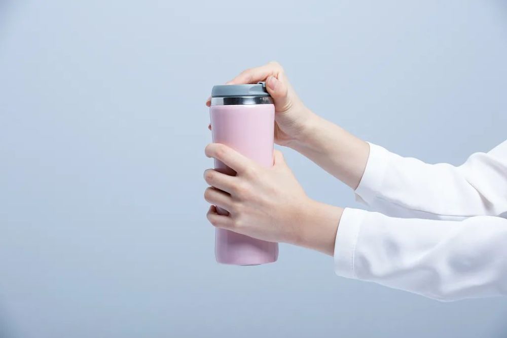 保温杯手中"爆炸",只因泡了它……很多人都这样做过!