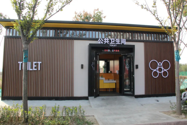 个大货司机,我们公司内部厕所有限,就希望在公司周围能建一个公共厕所