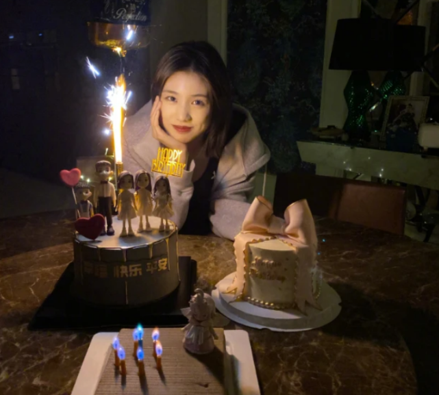 章子怡为继女庆祝16岁生日，小苹果被赞像陈妍希，网友：比亲妈漂亮