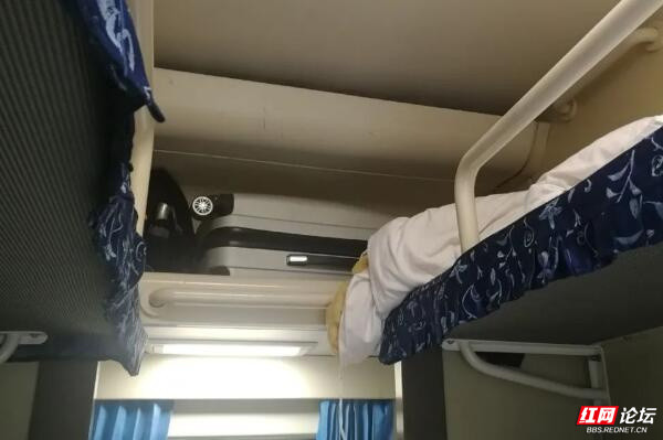 坐了这么久火车,不觉得卧铺车厢设计反人类?
