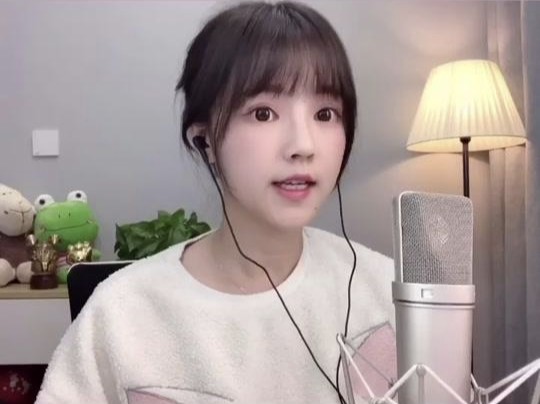 1300万粉丝网红饭思思出事了:吃饭时,不小心划破了食道