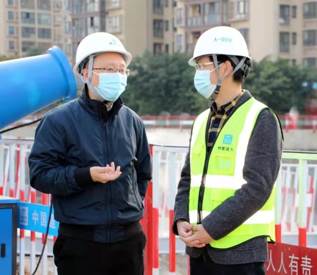 成都成华国资经营投资有限责任公司董事长肖波到白莲池一里塘安置房