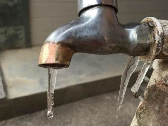 天气变冷,水管冻住了如何快速解冻?这个方法几分钟就能解决