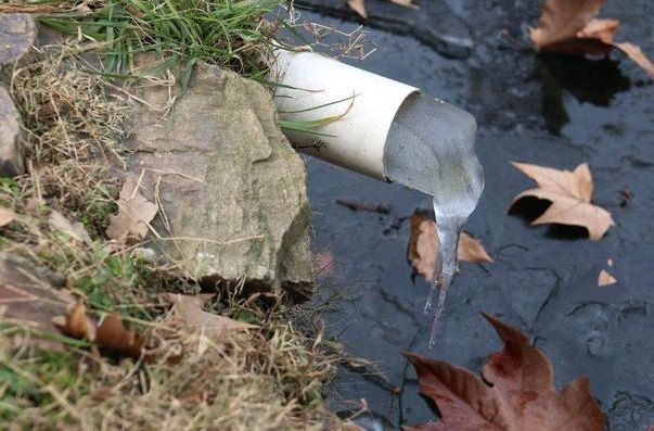 天气变冷水管冻住了如何快速解冻这个方法几分钟就能解决