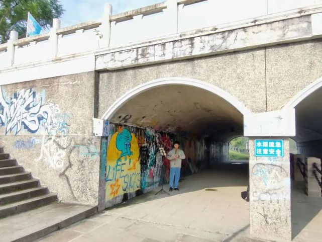 白石桥桥洞"夜晚的白石桥神秘 幽静我最爱伴着月色来到这里桥洞里的