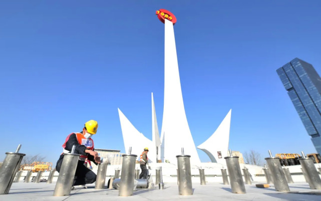 年底竣工烟台这个广场正在变身