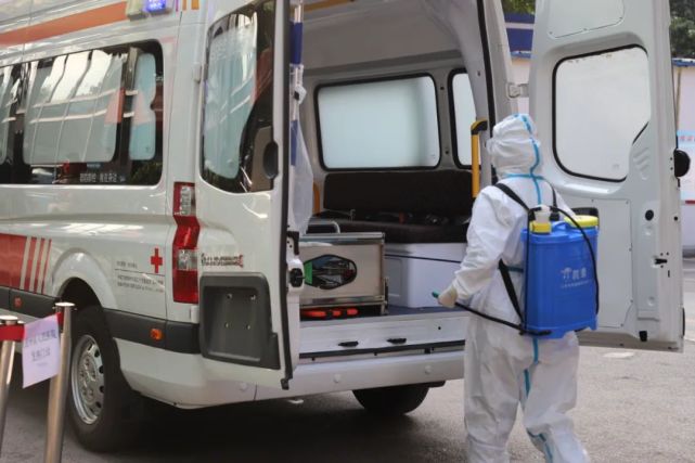 贵州省骨科医院开展疑似新冠肺炎病例负压救护车转运应急演练