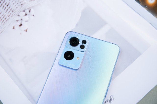 能否撬動r9釘子戶?oppo reno7 pro真機開箱,自拍和外觀心動了