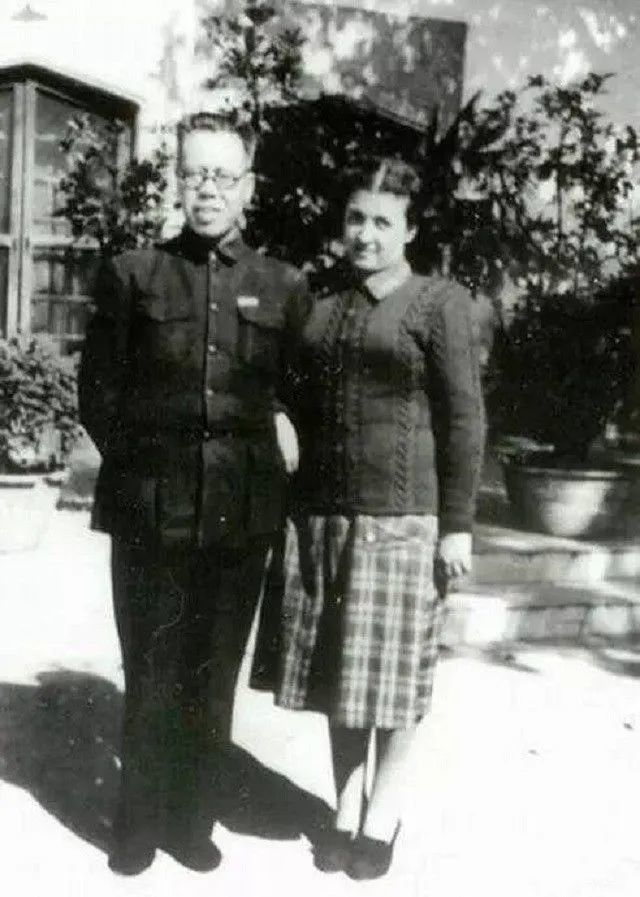 建国后中央两劝李立三离婚未果周总理想了个办法放弃原国籍