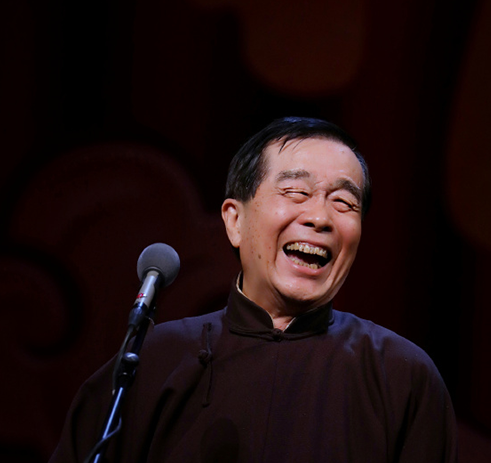 72岁石富宽与冯巩侃侃而谈,状态良好,疑似成功抗癌