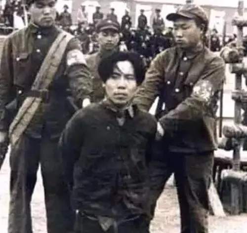 戴藏宜特务头子戴笠之子倒卖军火当土匪欺男霸女无恶不作