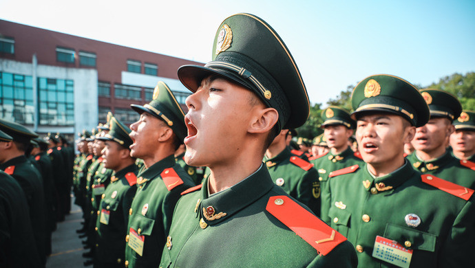 武警上海总队今天举行新兵授衔仪式_腾讯新闻