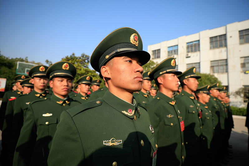 武警上海总队今天举行新兵授衔仪式_腾讯新闻