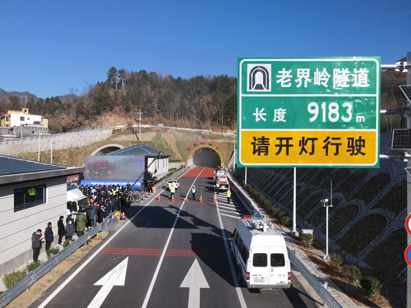 9千米长的高速公路隧道发生严重交通事故多久能打通救援通道他们进行