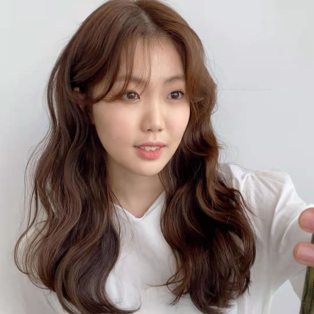 染"栗棕色"和"棕红色"哪个更衬肤白?两种都显白,但别选错了-cw资讯网