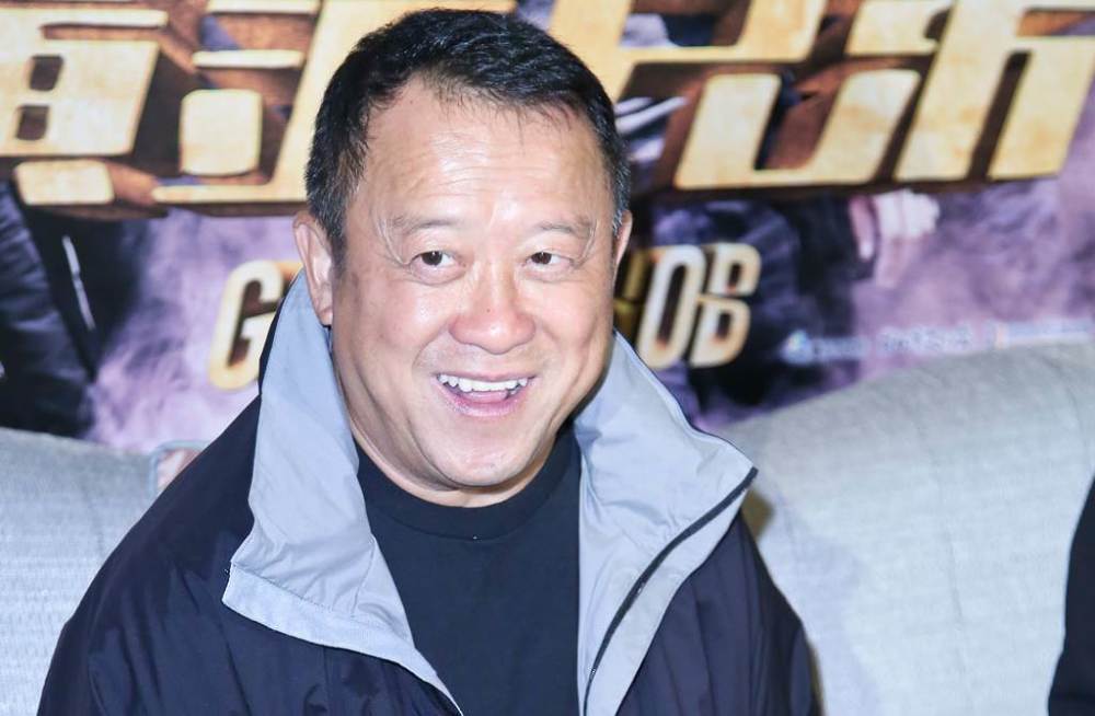 港媒采访曾志伟对谭咏麟事件的看法,他笑而不语快速躲闪镜头