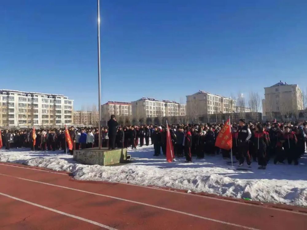 张北三中开展相约冬奥扛红旗当先锋全体师生签名活动