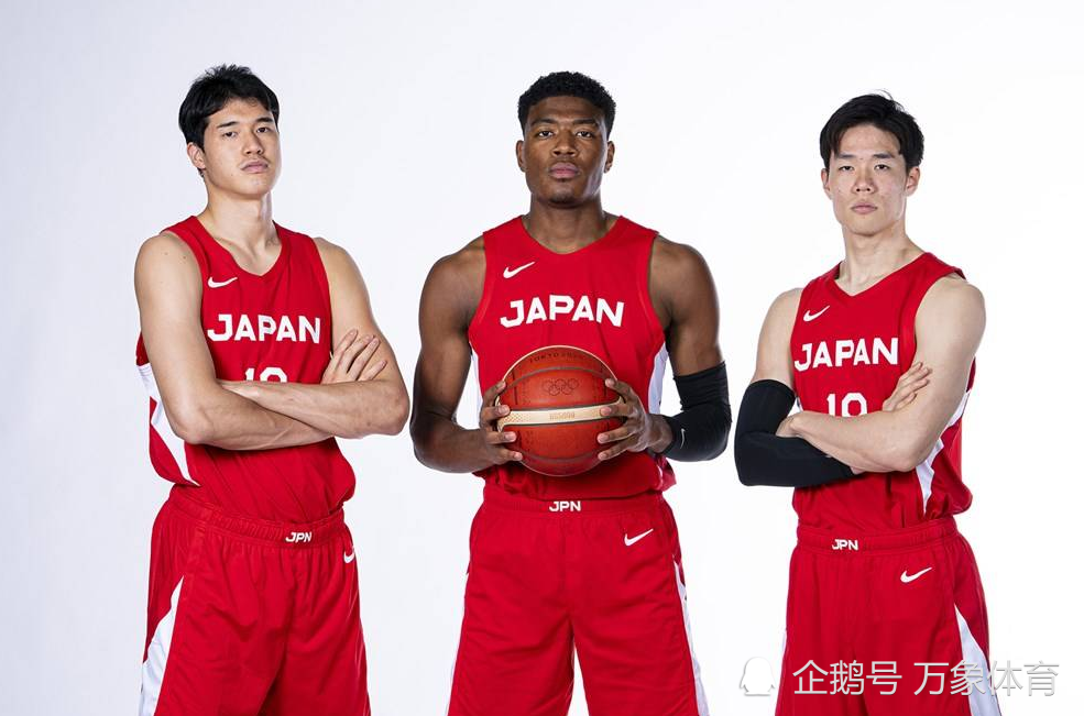 日本男篮公布的12人名单如下:斋藤拓实(1米72,富坚勇树(1米67,比江