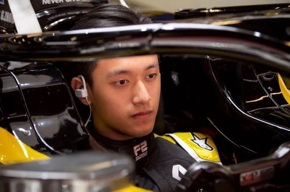 f1迎來了首位中國車手22歲中國賽車手周冠宇