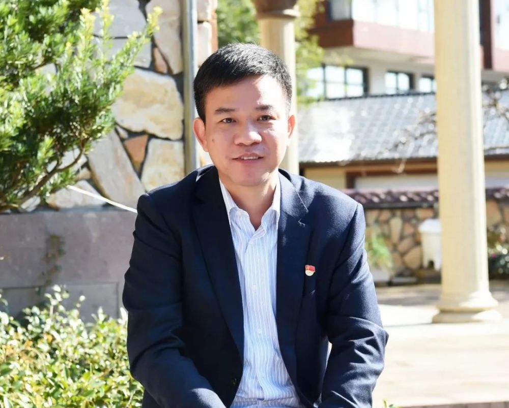 杨国正在天目山镇宣讲党的十九届六中全会精神把学习成果转化为生动