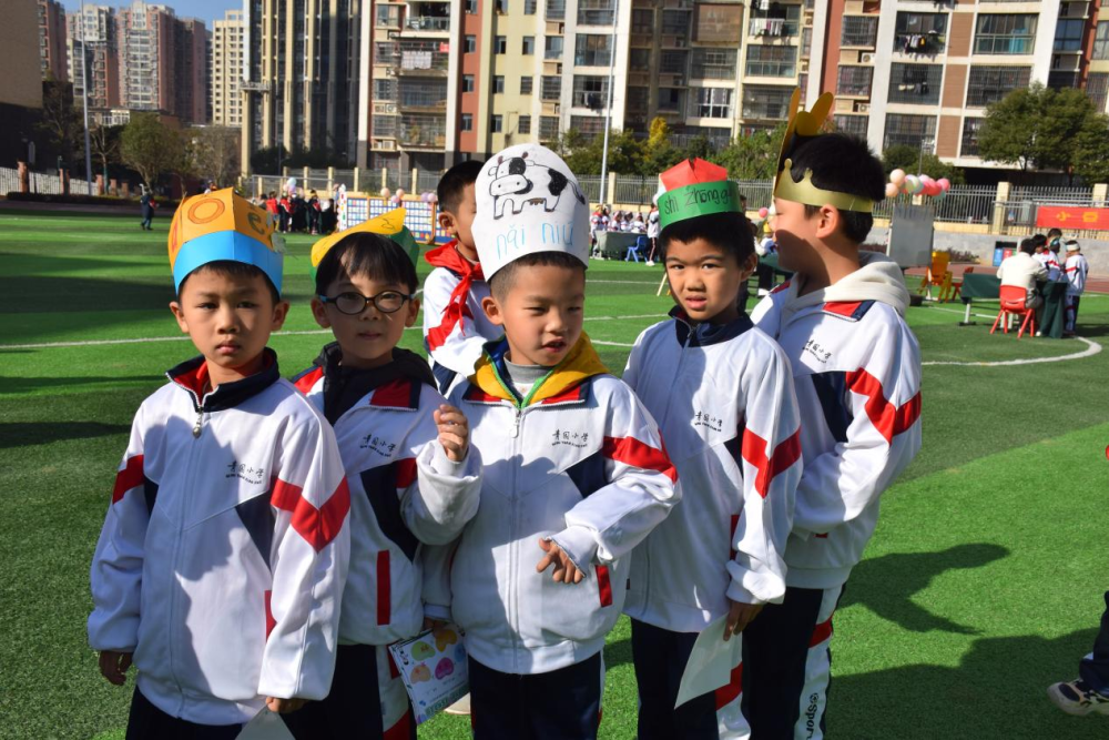 这所学校的阶段性游考真有趣