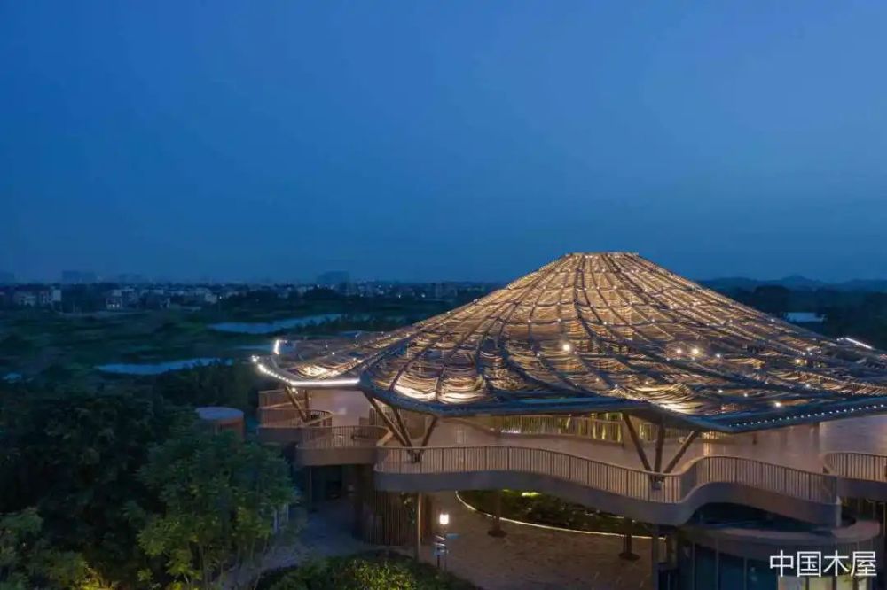 愿景项目选用就地传统材料,演绎全新的建筑形式,打造新一代水乡客厅