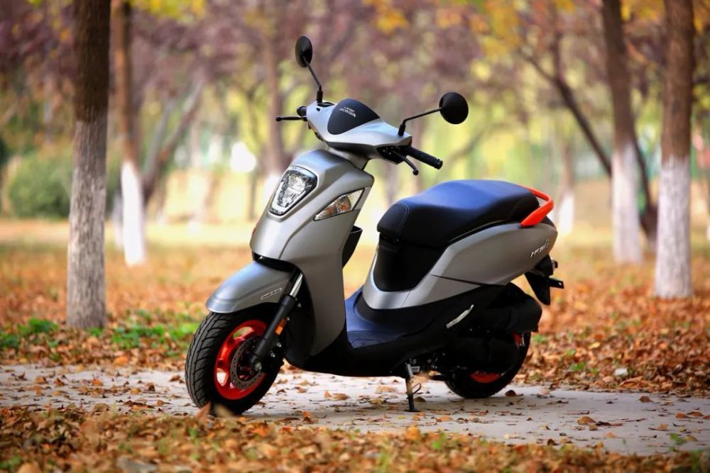 像金克斯一样的古灵精怪少女之选新大洲本田ns110q