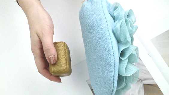 鸡皮肤洗澡能用搓澡巾吗(用澡巾使劲搓可以去鸡皮肤吗)