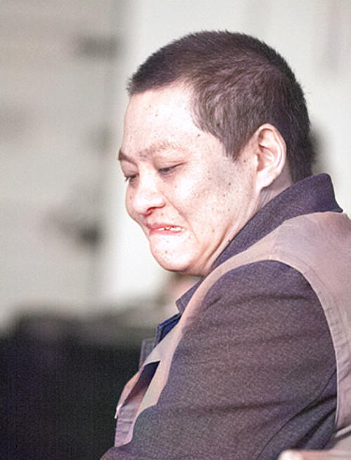 们"打招呼,就在握手的那一刹那,武昌刑警大队长童光明顺手猛地一拉,将