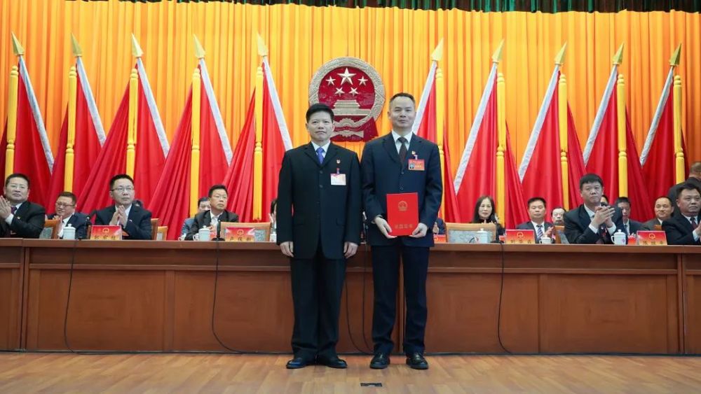 乐昌市第十六届人民代表大会第一次会议胜利闭幕刘华益当选乐昌市人民