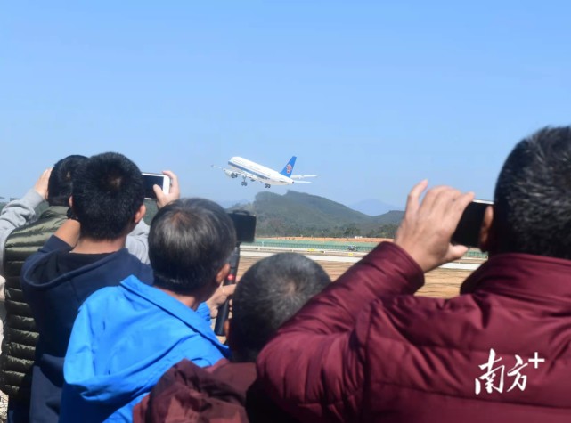 起飞韶关丹霞机场正式通航