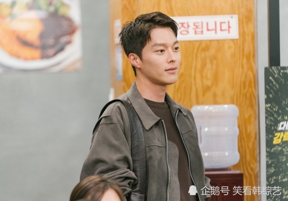 正在分手中 宋慧乔张基龙 深情的眼神和微笑被捕捉到 腾讯新闻