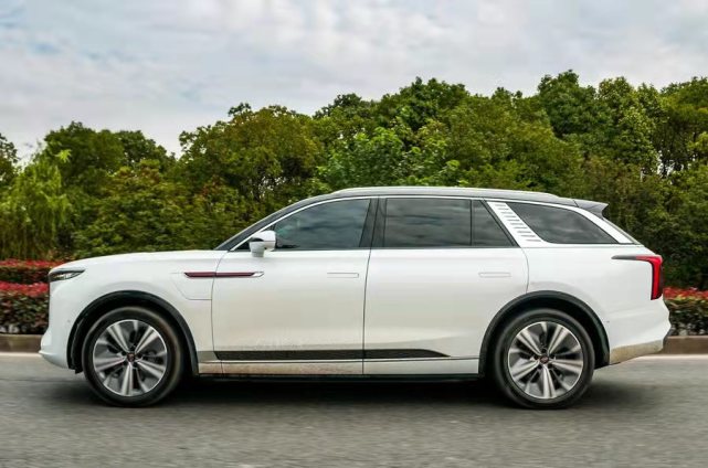 外媒测试红旗e-hs9,总体评价正面,内饰质量有待提升