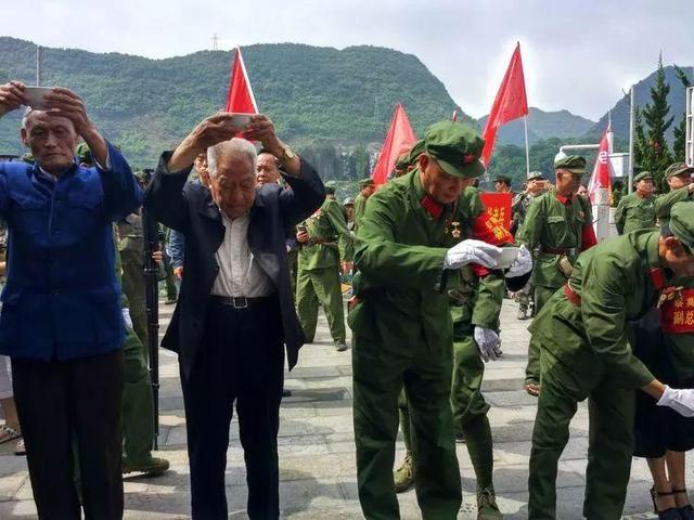 1984年对越作战我军文职干部押送越南俘虏最担心俘虏做一件事