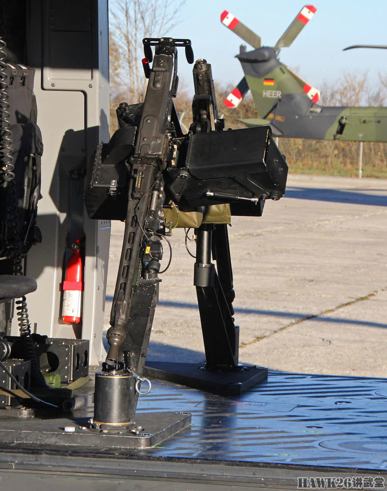 德军nh-90直升机实弹训练 舱门机枪手要经历18个月训练才合格_腾讯