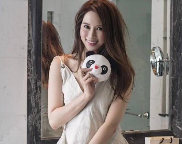 在香港有不少传奇的姐妹,比如说徐子淇跟妹妹徐子欣,徐子淇嫁给了