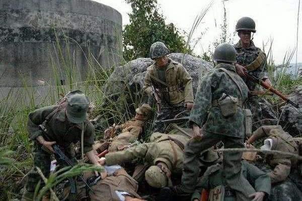 战争结束打扫战场时,为何不能乱翻敌军尸体?老兵含泪说出实情