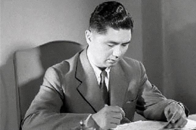 荣毅仁墓地位于华侨公墓内和妻子杨鉴清墓咫尺距离相守相伴