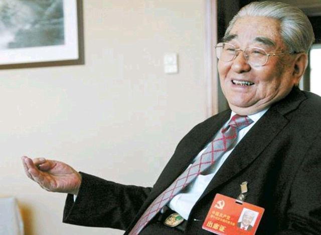 1921年10月出生,江苏响水人,1939年7月参加革命工作,1949年起任常熟县