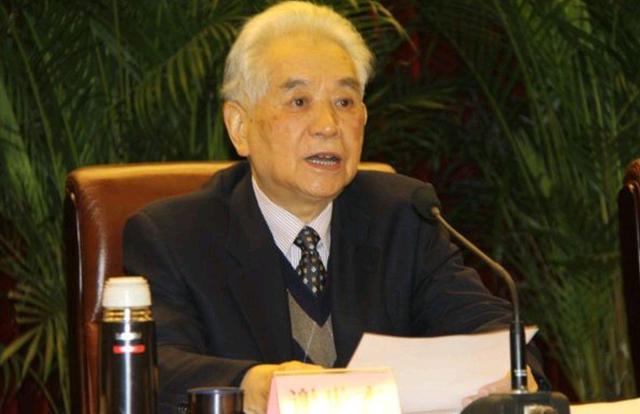 公开履历显示,谢世杰,1934年9月出生,重庆梁平人,1951年9月参加工作