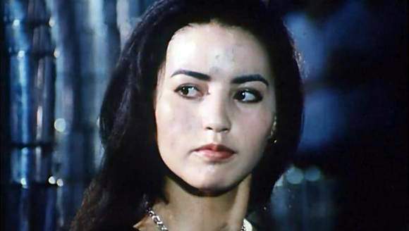 1987年因在《海市蜃楼》中出演形象鲜明的女匪首加沙洛娃而出名.