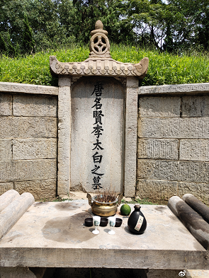 现场度数极高当涂这里竟然堆满了酒这可能就是国人的浪漫